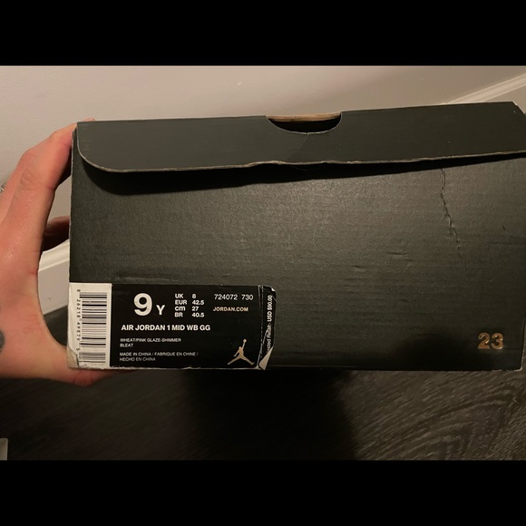 Air Jordan 1 Mid GG 'Lola Bunny' sneaker - Picture 3 of 4